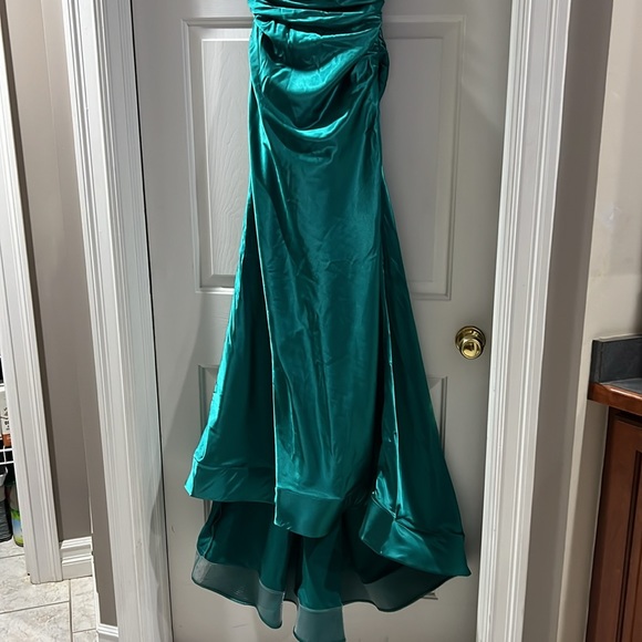 Berlinnova Green Spaghetti Straps Corset Back Long Prom Formal Dress - Picture 8 of 11